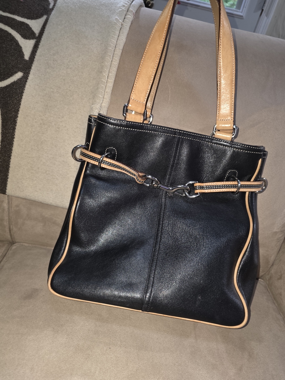 Coach VINTAGE -2003 hamptons Bucket Black and Tan Leather Tote Handbag